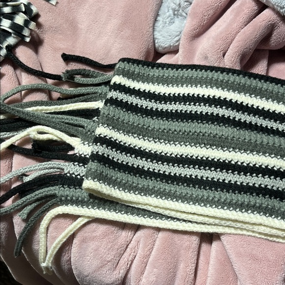 Joe Boxer Women's Knit Scarf - Black, Gray, Cream - Picture 2 of 3